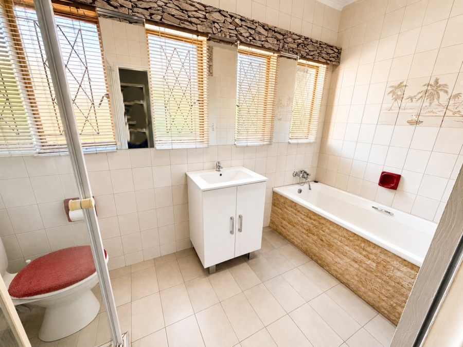 4 Bedroom Property for Sale in Vaalpark Free State
